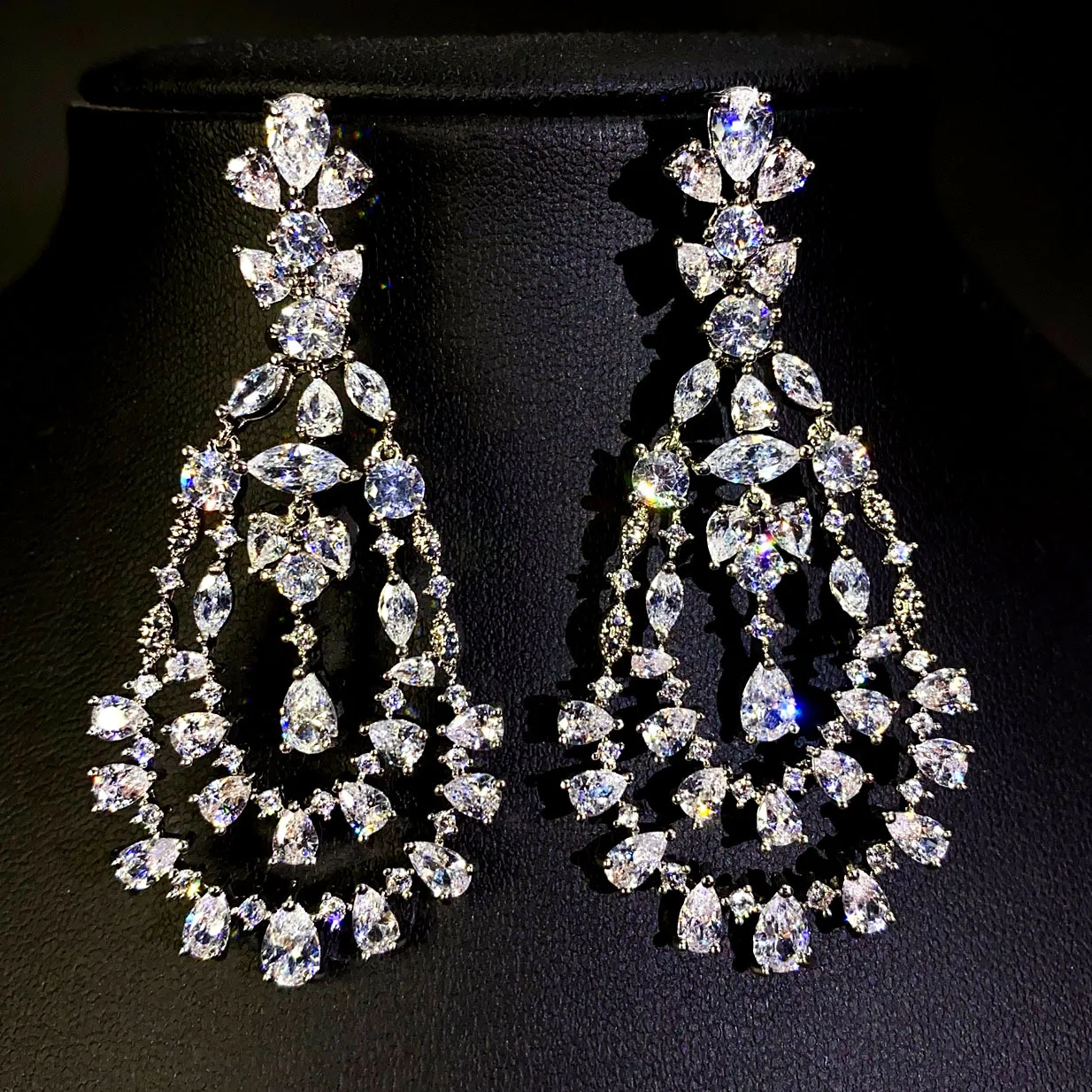 Openwork Dangle Earrings for Women Luxury Jewelry White Zircon Long Large Tassel Drop Earrings Female Gift Dropshipping
Openwork Dangle Earrings for Women Luxury Jewelry White Zircon Long Large Tassel Drop Earrings Female Gift Dropshipping