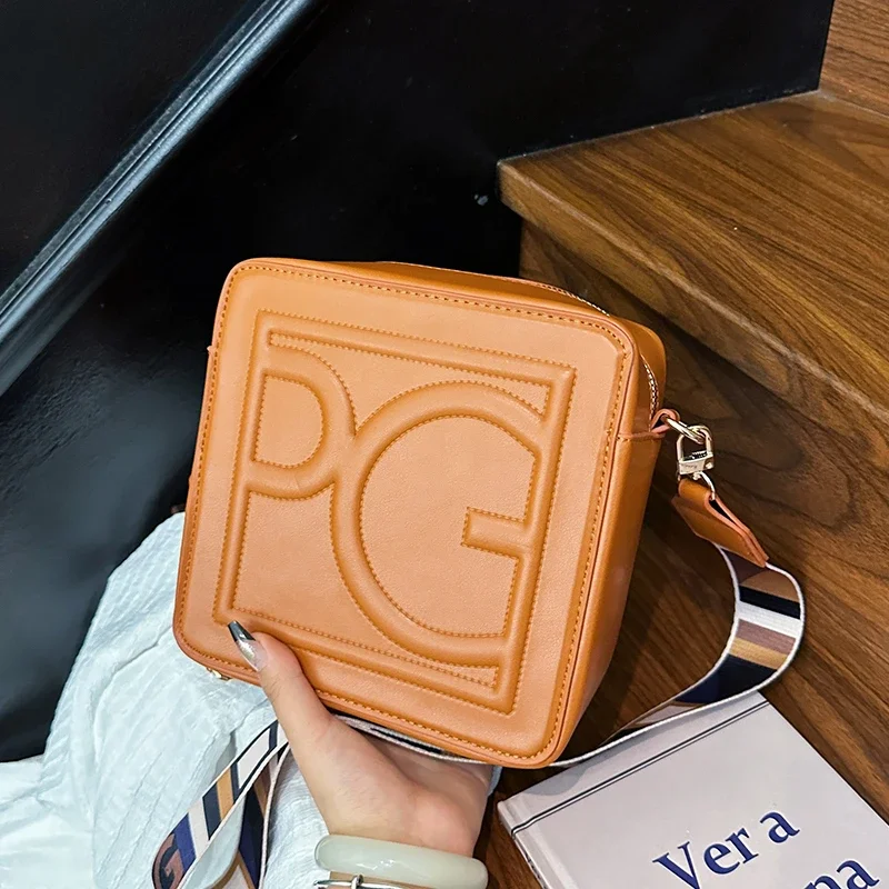 Luxury Brand Ladies Leather Handbag Crossbody Shoulder Bag Women's Elegant Purse with Detachable Wallet
Luxury Brand Ladies Leather Handbag Crossbody Shoulder Bag Women's Elegant Purse with Detachable Wallet