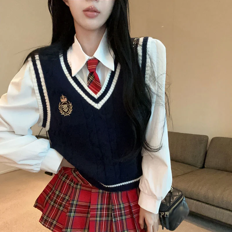 Youthful College Style Set Women's V-neck Vest Overlap White Shirt High Waist Pure Desire Red Plaid Pleated Skirt Three-piece...
Youthful College Style Set Women's V-neck Vest Overlap White Shirt High Waist Pure Desire Red Plaid Pleated Skirt Three-piece...