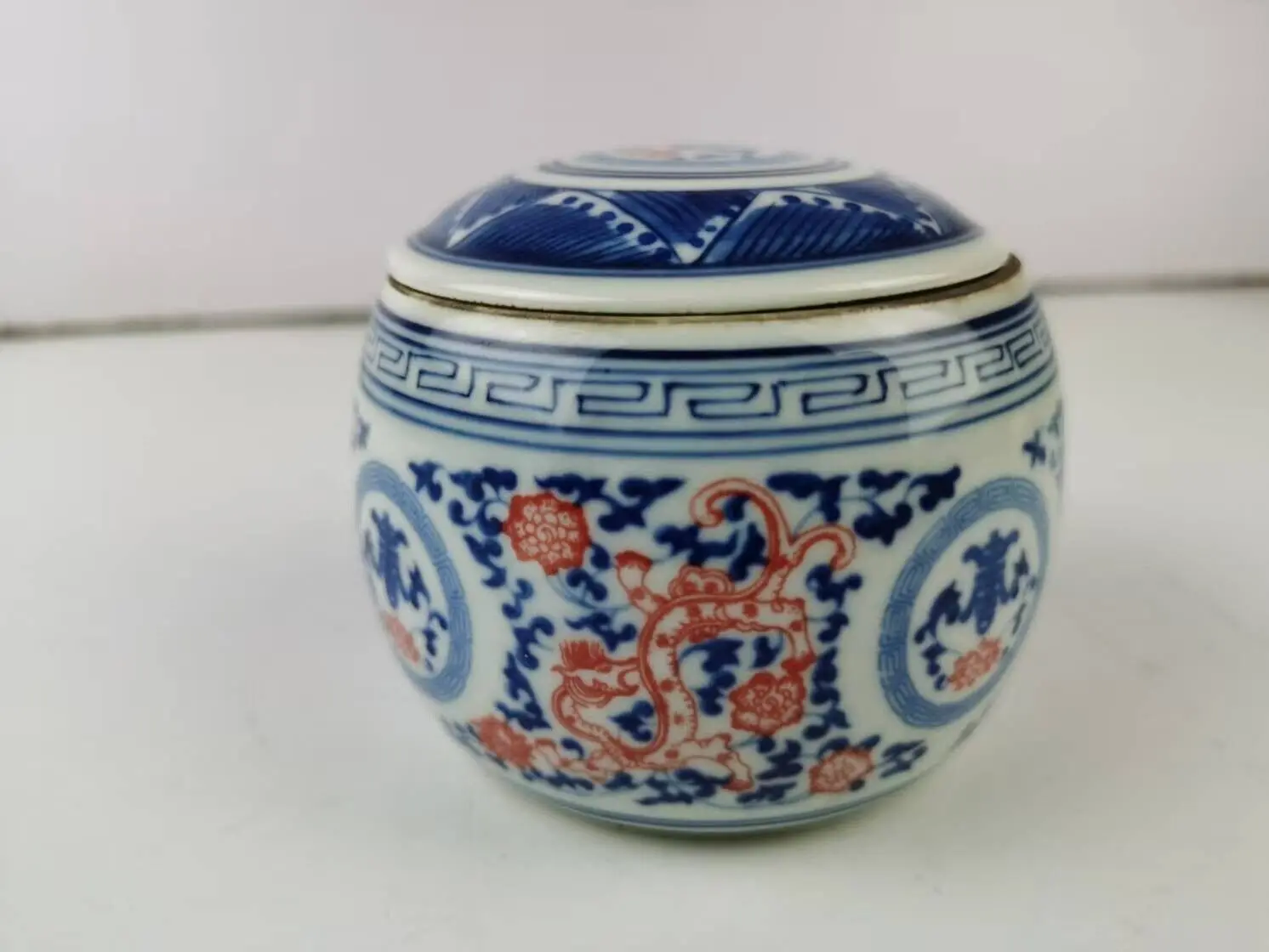 Chinese Old Porcelain, Creative Blue and white storage jar Home desktop decoration modern crafts
Chinese Old Porcelain, Creative Blue and white storage jar Home desktop decoration modern crafts