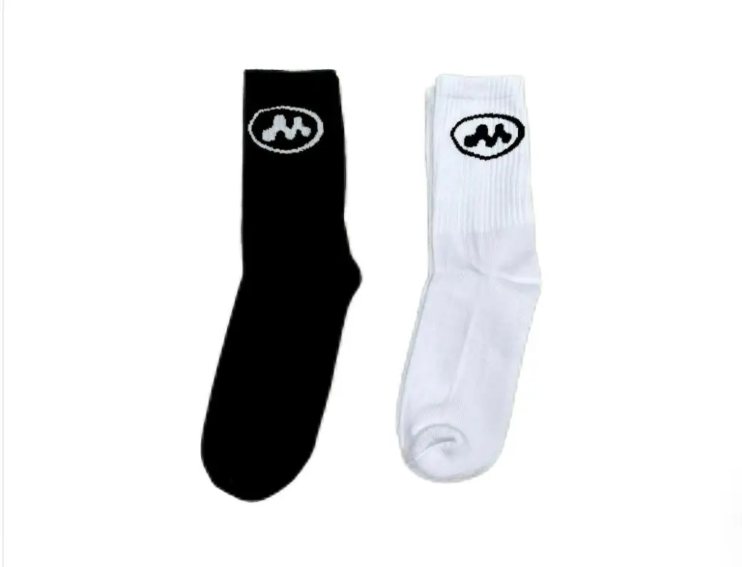 Продается по 2 пар/лот — классические носки-полотенца с надписью «Mowalola Sports Leisure», средние носки wz77
Продается по 2 пар/лот — классические носки-полотенца с надписью «Mowalola Sports Leisure», средние носки wz77