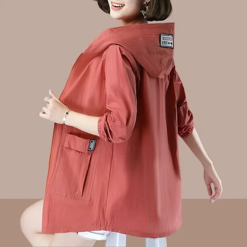 New Female Outerwear Zipper Loose Summer Coats 5XL Windbreaker Women Jacket Sun Protection Coat Long Sleeve Hooded Thin Jackets
New Female Outerwear Zipper Loose Summer Coats 5XL Windbreaker Women Jacket Sun Protection Coat Long Sleeve Hooded Thin Jackets