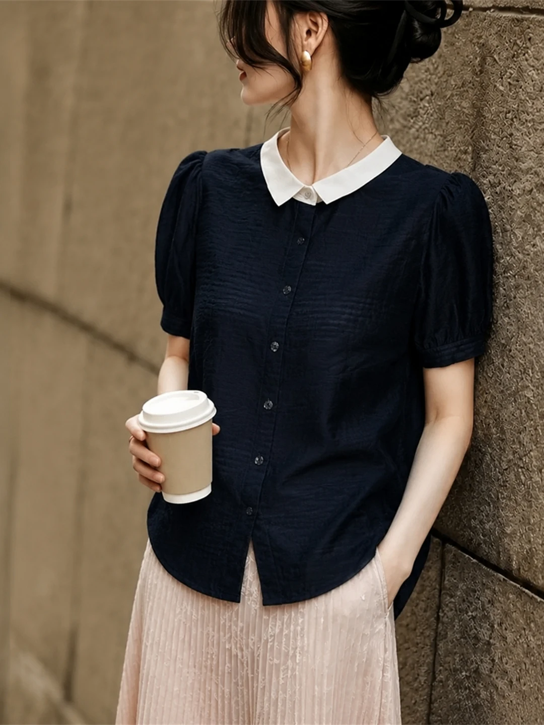 Loose Neck Short Sleeve Shirt Korean Style Casual Versatile Summer High-End Feeling Anti-Aging Shirt Elegant Top
Loose Neck Short Sleeve Shirt Korean Style Casual Versatile Summer High-End Feeling Anti-Aging Shirt Elegant Top