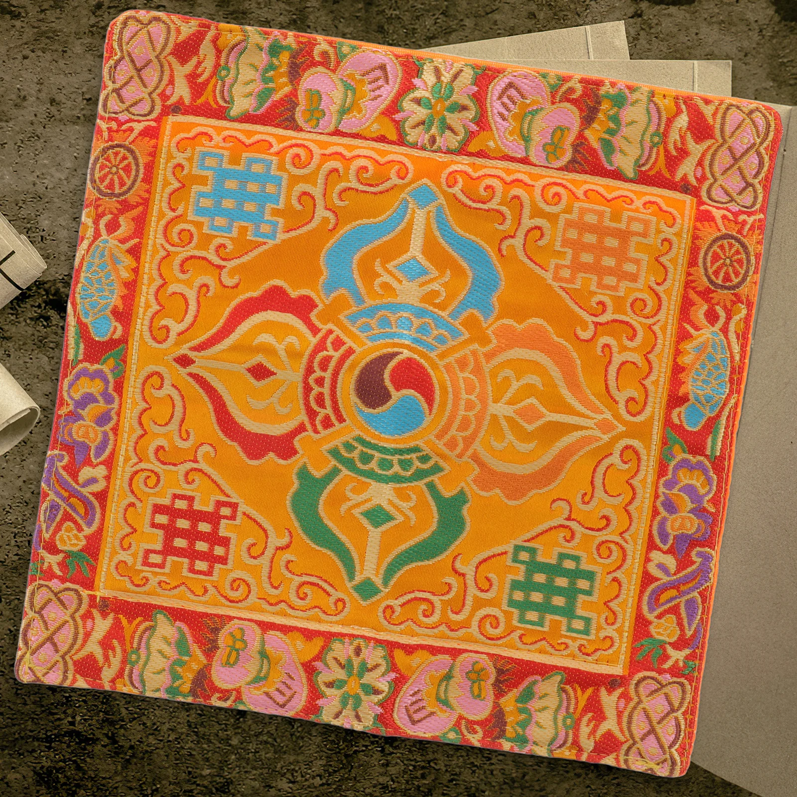 Buddhist Zen Book Wrap Cloth Brocade Embroidery Protective Cover For Scriptures Gift Box Packing Durable Wrapping Cloth 
Buddhist Zen Book Wrap Cloth Brocade Embroidery Protective Cover For Scriptures Gift Box Packing Durable Wrapping Cloth