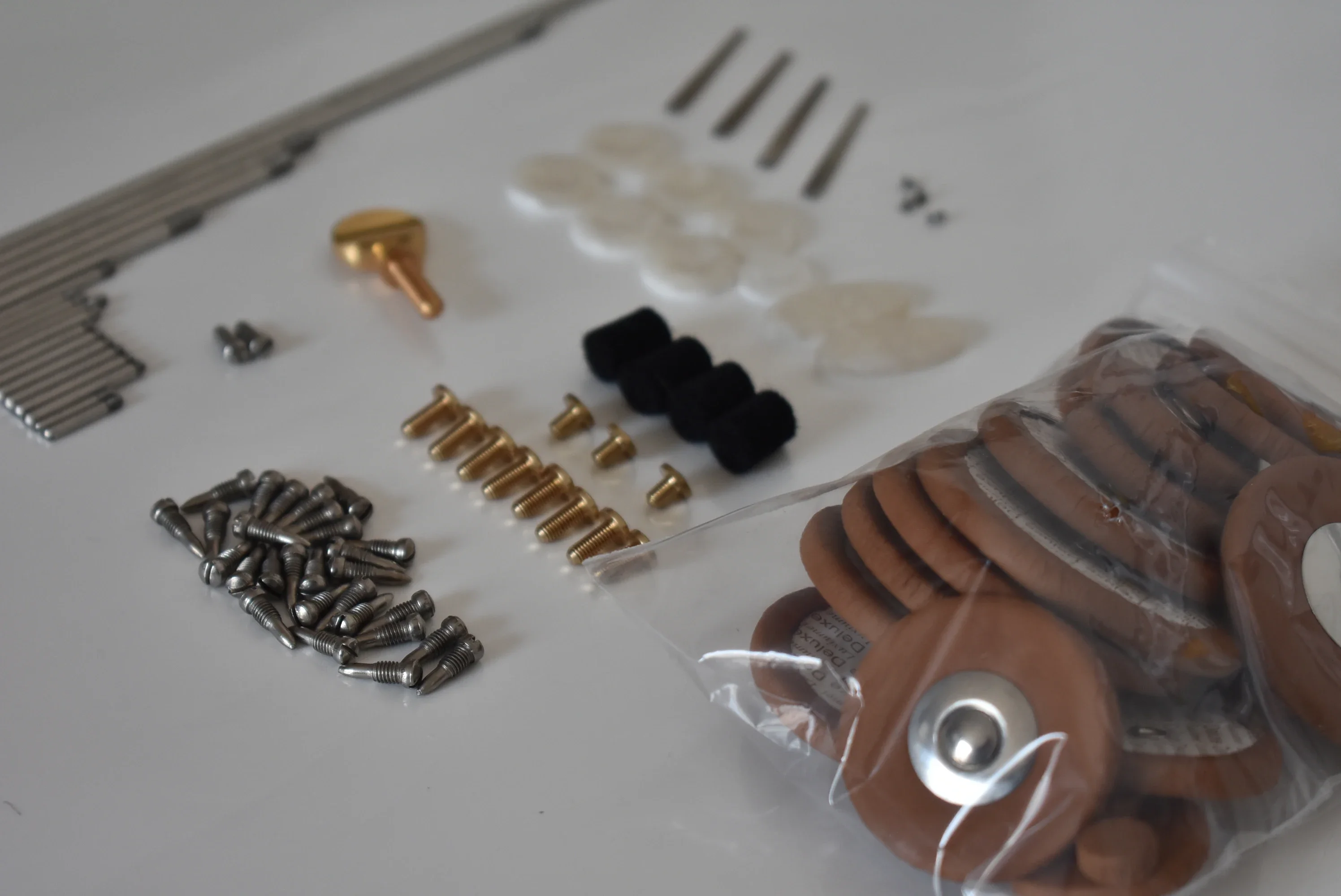 Musical instrument repair parts for tenor saxophone, Shaft stick screw pad, 1 set,new
Musical instrument repair parts for tenor saxophone, Shaft stick screw pad, 1 set,new
