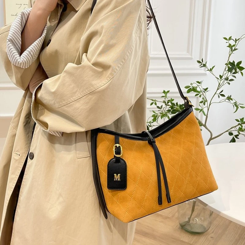 Ladies Stylish Handbag Chic Appearance For Date Nights And Social Events Elegant Choice With Fashionable Appeal
Ladies Stylish Handbag Chic Appearance For Date Nights And Social Events Elegant Choice With Fashionable Appeal