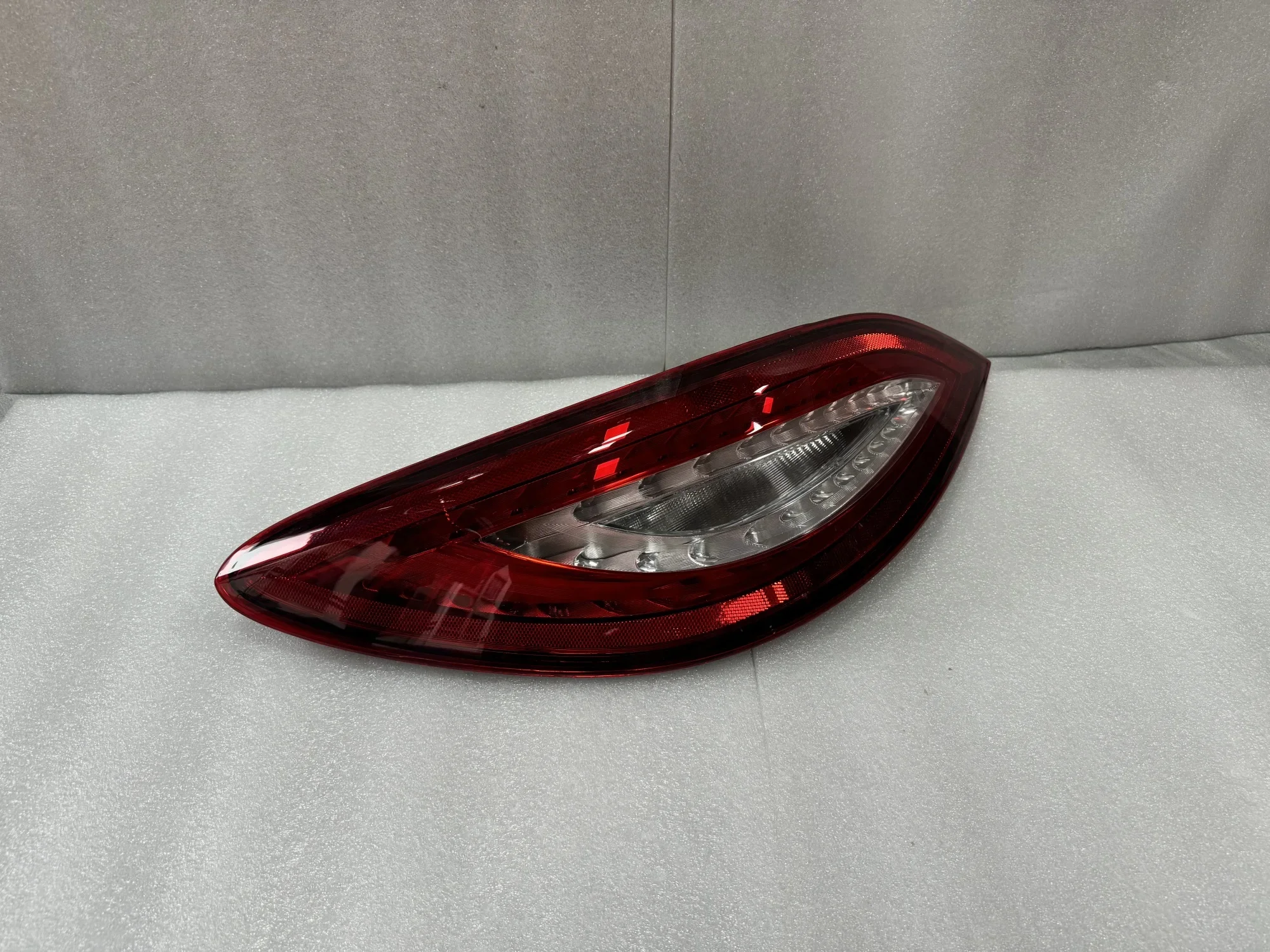 Комбинированный задний фонарь Mercedes-Benz CLS W218, 2014-2016, W218, OE: A2189067700
Комбинированный задний фонарь Mercedes-Benz CLS W218, 2014-2016, W218, OE: A2189067700