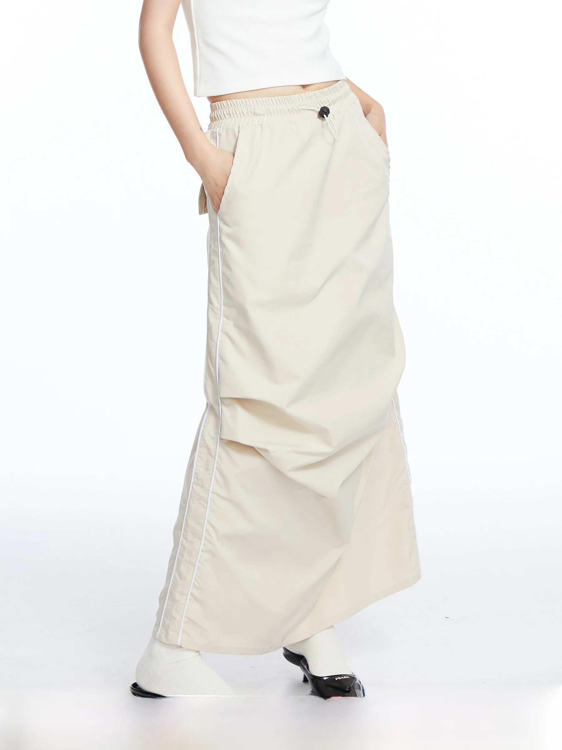 Юбка-миди Lal Project Bella, плиссированная, А-силуэт, с эластичным поясом, утягивающая, из шифона, повседневная, в стиле стритвир
Юбка-миди Lal Project Bella, плиссированная, А-силуэт, с эластичным поясом, утягивающая, из шифона, повседневная, в стиле стритвир