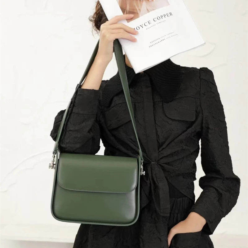 2023 New Women Tote Bag Large Capacity Handbag Classic Style Genuine Leather Messenger Bag Fashion Female Underarm Shoulder Bags
2023 New Women Tote Bag Large Capacity Handbag Classic Style Genuine Leather Messenger Bag Fashion Female Underarm Shoulder Bags