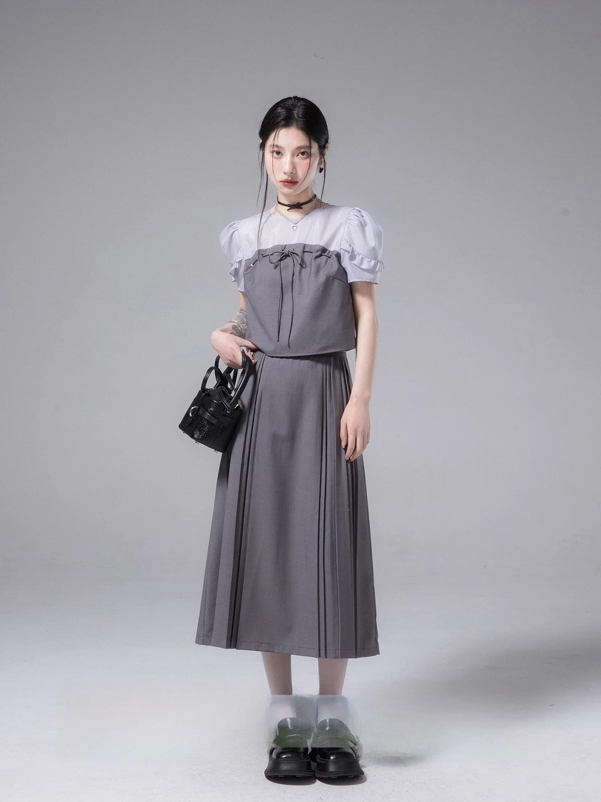 COTRE Romantic Summer Vintage Ode to Grey Asymmetrical Pleated Skirt And Blouse Set Women's Fashion Casual Style Polyester
COTRE Romantic Summer Vintage Ode to Grey Asymmetrical Pleated Skirt And Blouse Set Women's Fashion Casual Style Polyester