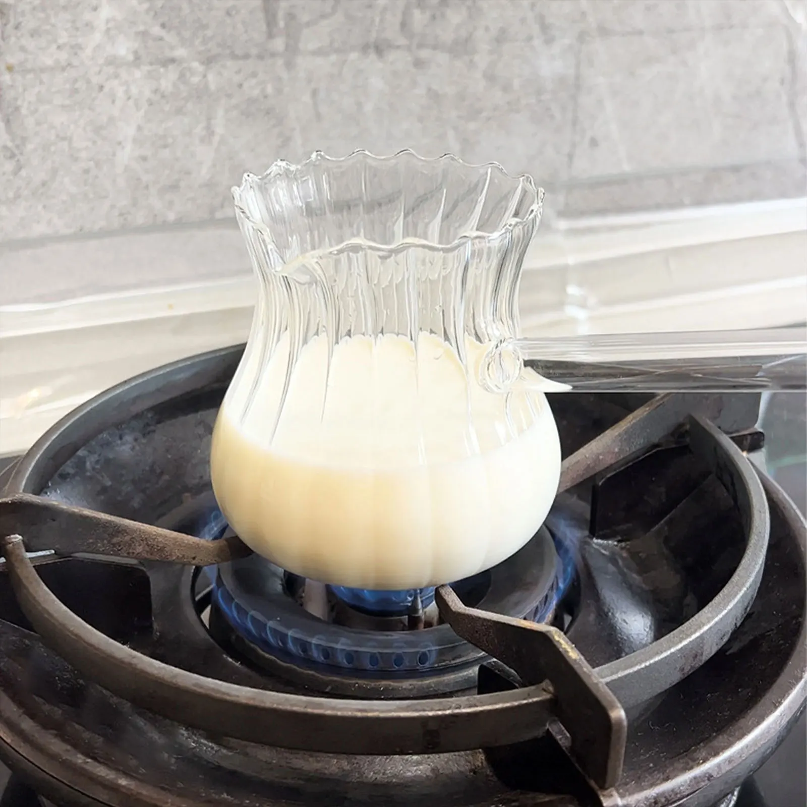 Полосатый стеклянный кувшин для молока, большая емкость, без капельного носика, термостойкий кувшин для кофе, контейнер для сливок для домашнего использования
Полосатый стеклянный кувшин для молока, большая емкость, без капельного носика, термостойкий кувшин для кофе, контейнер для сливок для домашнего использования