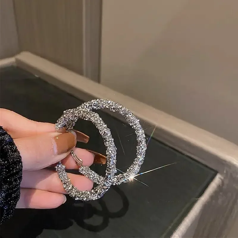 A Pair of Large Circles Full of Diamonds, Temperament, Circular Rings, Ear Rings, Female
A Pair of Large Circles Full of Diamonds, Temperament, Circular Rings, Ear Rings, Female