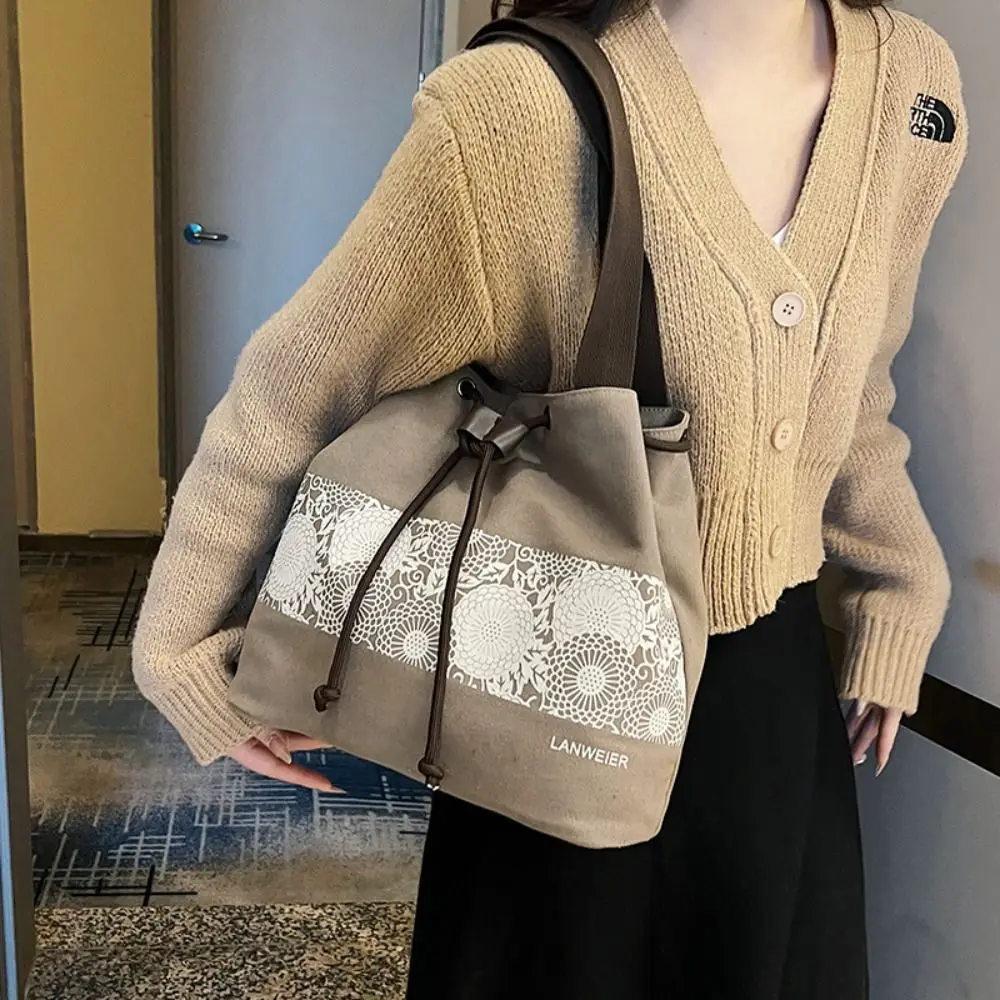 Korean Ethnic Style Women's Side Backpack Large Capacity Trendy Printed Bucket Bag Drawstring Shoulder Bag Casual Outing
Korean Ethnic Style Women's Side Backpack Large Capacity Trendy Printed Bucket Bag Drawstring Shoulder Bag Casual Outing