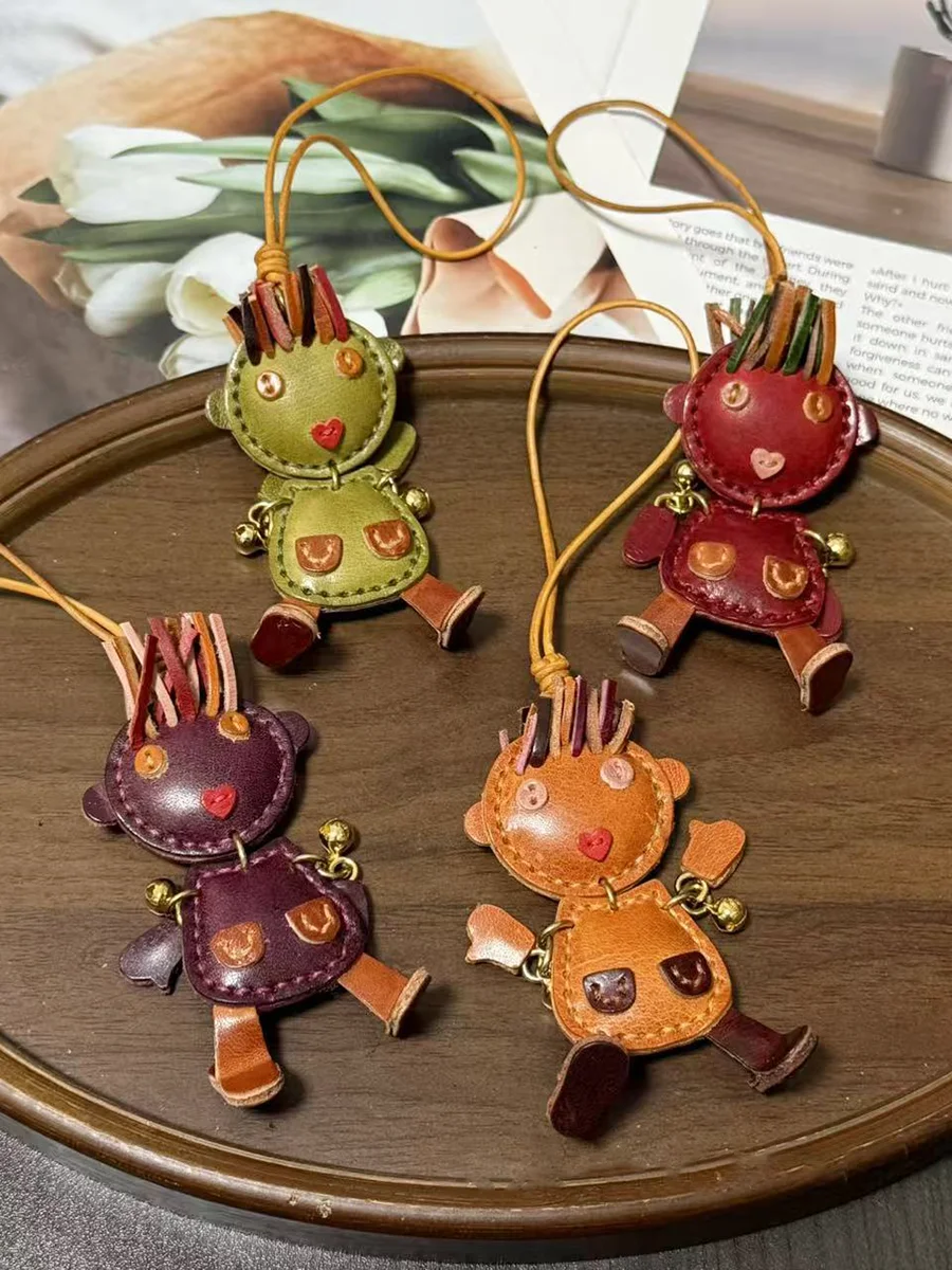 Подвеска для сумки из коровьей кожи в виде забавного мальчика-рокера, украшение для автомобиля, аксессуар для багажа, персонализированный кулон для сумки
Подвеска для сумки из коровьей кожи в виде забавного мальчика-рокера, украшение для автомобиля, аксессуар для багажа, персонализированный кулон для сумки