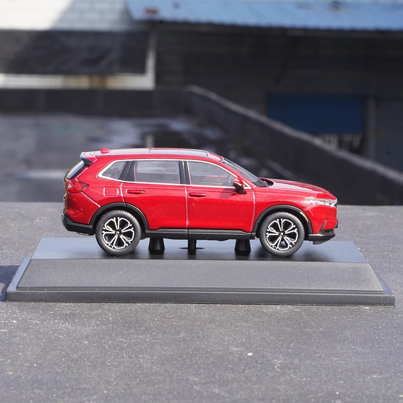 Оригинальная модель Honda CRV 1:43, новая модель автомобиля из сплава CR-V SUV
Оригинальная модель Honda CRV 1:43, новая модель автомобиля из сплава CR-V SUV