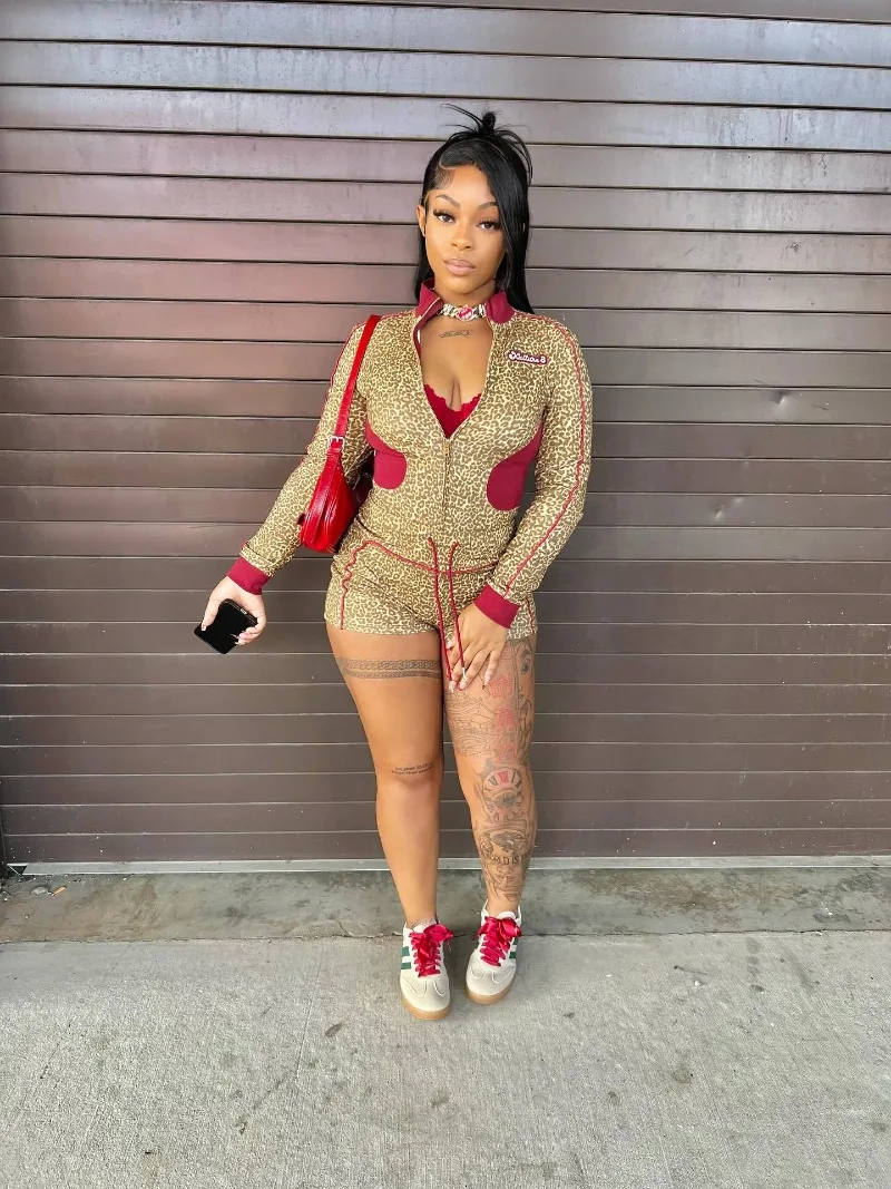 Color Patchwork Leopard Print Women Tracksuits Fashion 2 Piece Set Long Sleeve Zipper Jacket Top + Shorts Casual Streetwear Suit
Color Patchwork Leopard Print Women Tracksuits Fashion 2 Piece Set Long Sleeve Zipper Jacket Top + Shorts Casual Streetwear Suit
