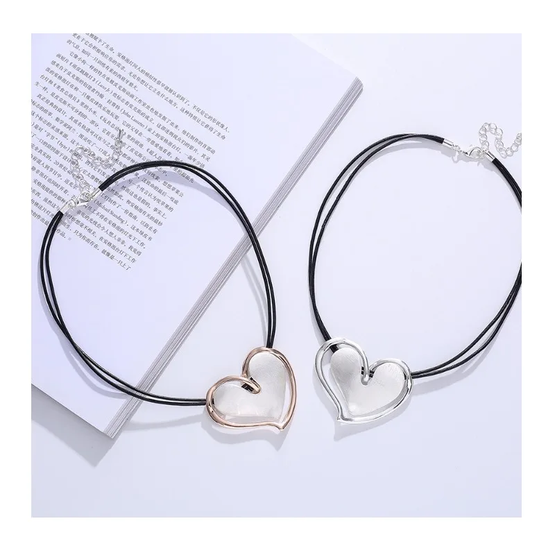 Popular Simple and Fashionable Double-layer Peach Heart Short Necklace Women's Collarbone Short Necklace
Popular Simple and Fashionable Double-layer Peach Heart Short Necklace Women's Collarbone Short Necklace
