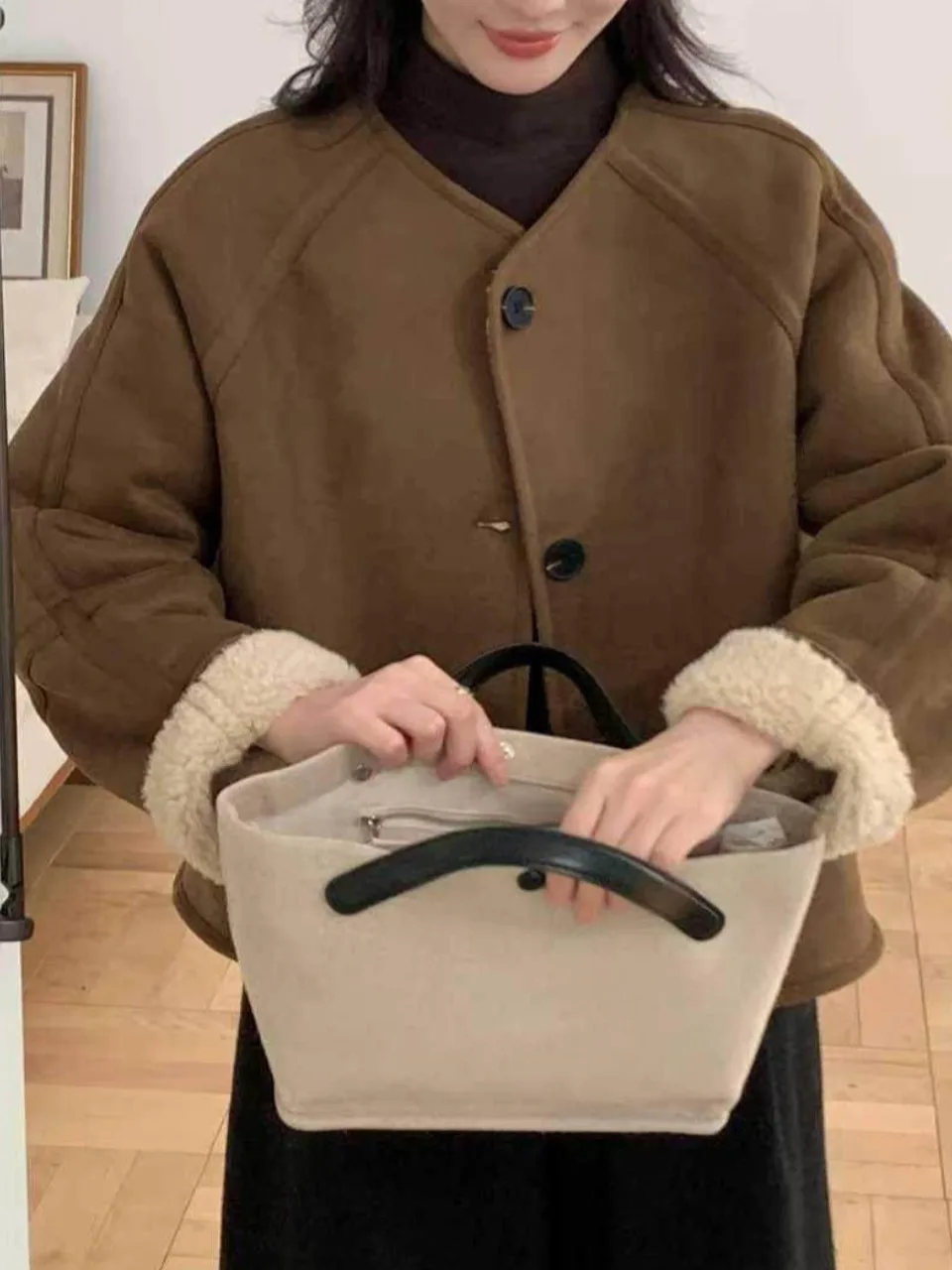 Korean Sle Loose Slimming Versatile High-End round Ne Single Button ort Jaet Women's Winter Faux Fur Leather Coat
Korean Sle Loose Slimming Versatile High-End round Ne Single Button ort Jaet Women's Winter Faux Fur Leather Coat