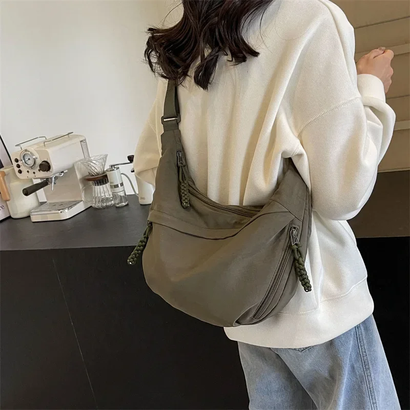 Nylon Fabric Shoulder Bag New High Capacity Women's Crossbody Messenger Bag Leisure Versatile Shoulder Hobos Bag
Nylon Fabric Shoulder Bag New High Capacity Women's Crossbody Messenger Bag Leisure Versatile Shoulder Hobos Bag