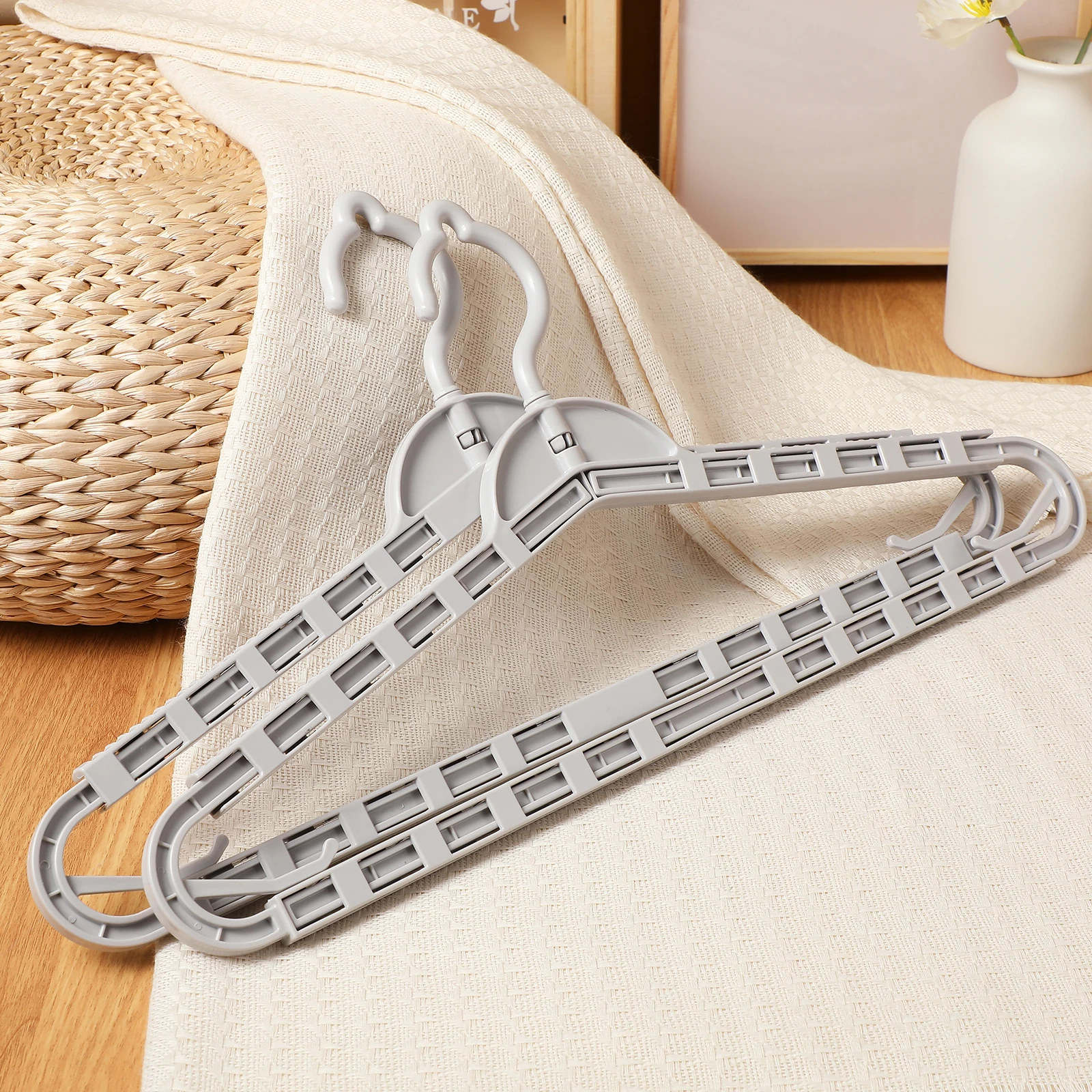 4 Pcs Telescopic Clothes Hangers Extra Wide able Foldable Suit Hanger Quilt Hangers Retractable For Clothes Wardrobe ganizer
4 Pcs Telescopic Clothes Hangers Extra Wide able Foldable Suit Hanger Quilt Hangers Retractable For Clothes Wardrobe ganizer