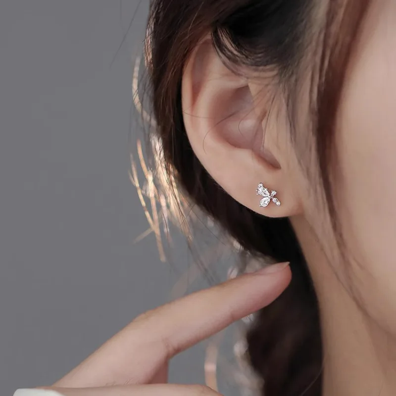 Ventfille 925 Sterling Silver Leaf Zircon Earring for Women Gift Delicate Fashion Office Jewelry Dropshipping
Ventfille 925 Sterling Silver Leaf Zircon Earring for Women Gift Delicate Fashion Office Jewelry Dropshipping