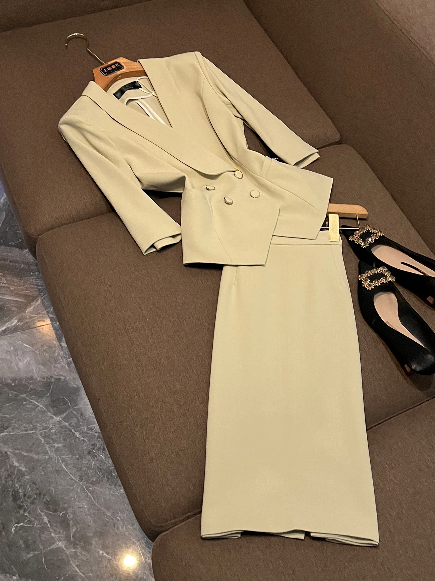 Elegant Tailored Suit Set Summer 2026 Women's High Waist Pant Long Sleeve Double Breasted Commute Ready Two Piece Ensemble
Elegant Tailored Suit Set Summer 2026 Women's High Waist Pant Long Sleeve Double Breasted Commute Ready Two Piece Ensemble