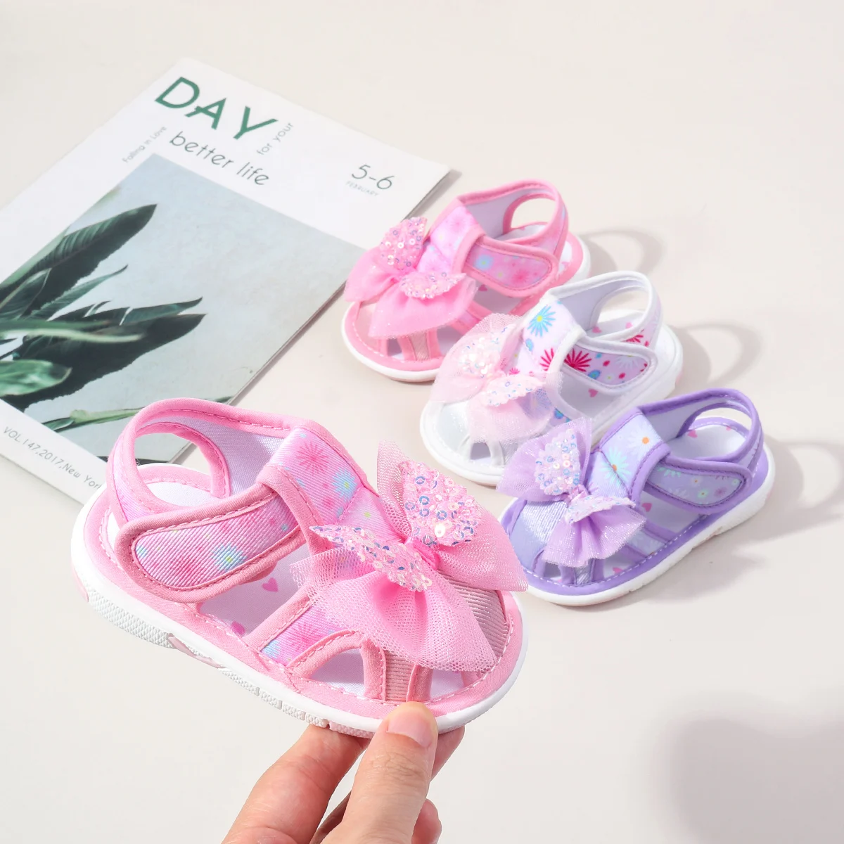 2025 Baby Girls First Walking Indoor Outdoor Toddler Shoes With Squeaky Beautiful Design And Soft TPR Sole For 0-2Y Baby Girls
2025 Baby Girls First Walking Indoor Outdoor Toddler Shoes With Squeaky Beautiful Design And Soft TPR Sole For 0-2Y Baby Girls