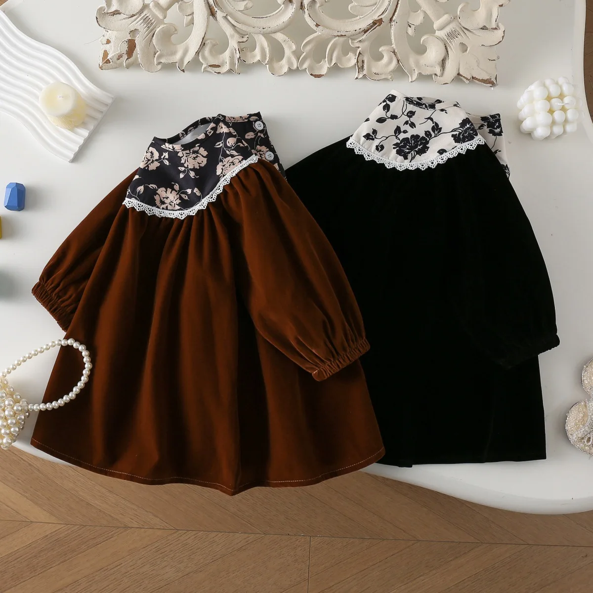 Girls' Audrey Hepburn Style Velvet Dress for Spring/Fall Floral Princess Dress with Soft Velvet Panels, Comfortable Party Outfit
Girls' Audrey Hepburn Style Velvet Dress for Spring/Fall Floral Princess Dress with Soft Velvet Panels, Comfortable Party Outfit