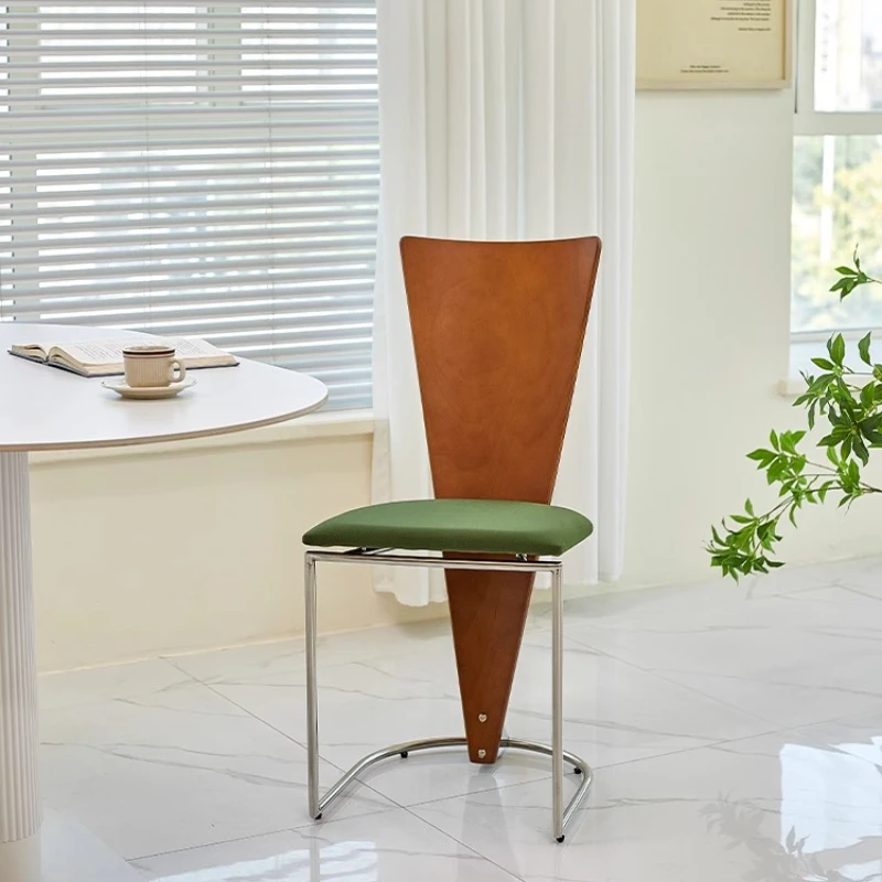 Retro creative triangular back dining chair designer home dining chair medieval soft bag desk chair
Retro creative triangular back dining chair designer home dining chair medieval soft bag desk chair