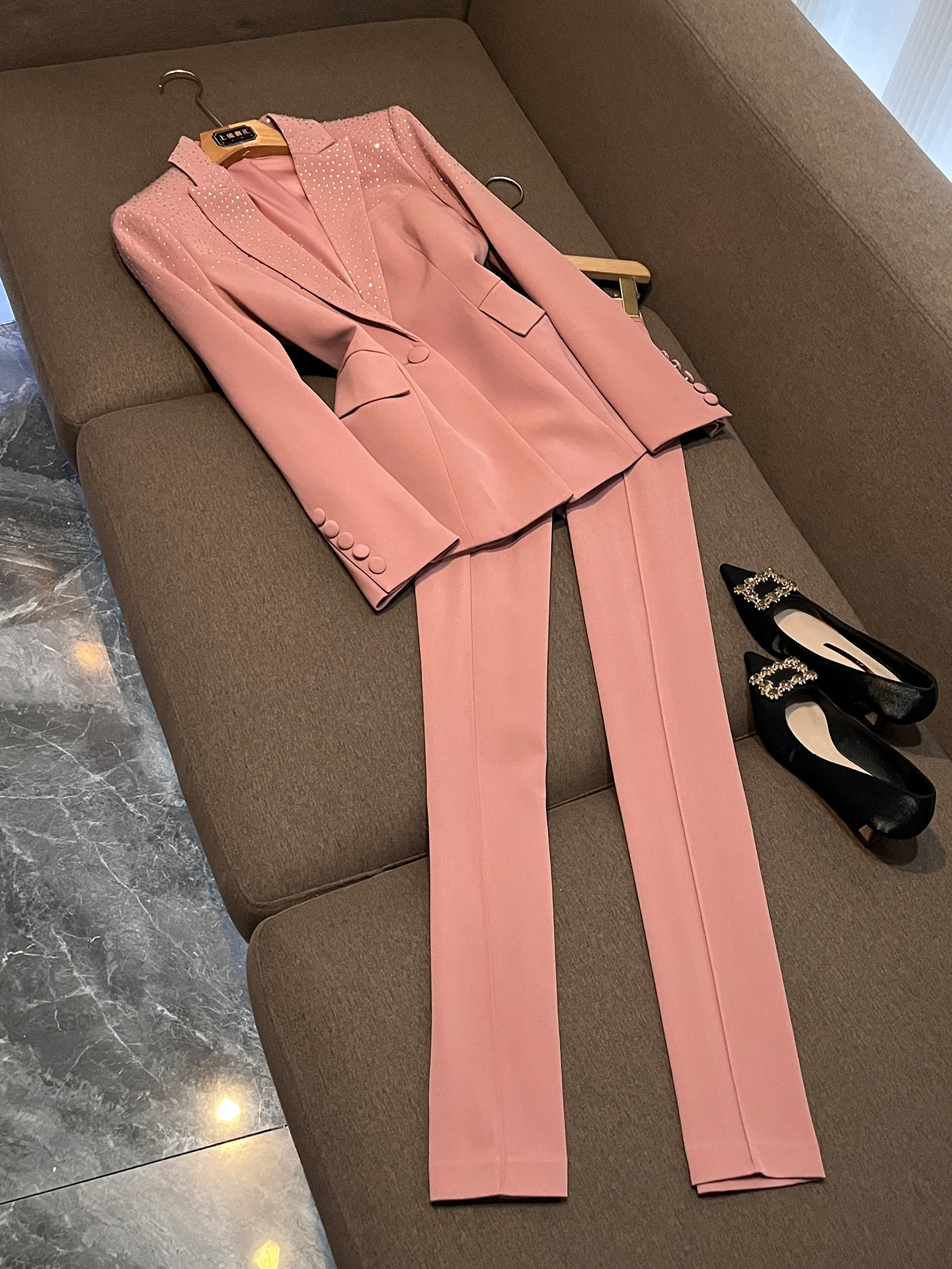 Formal Suit Set 2026 Summer New Ironed Rhinestone One Button Suit Pants Set Two Piece Set A85802 Elegant Professional Women's...
Formal Suit Set 2026 Summer New Ironed Rhinestone One Button Suit Pants Set Two Piece Set A85802 Elegant Professional Women's...