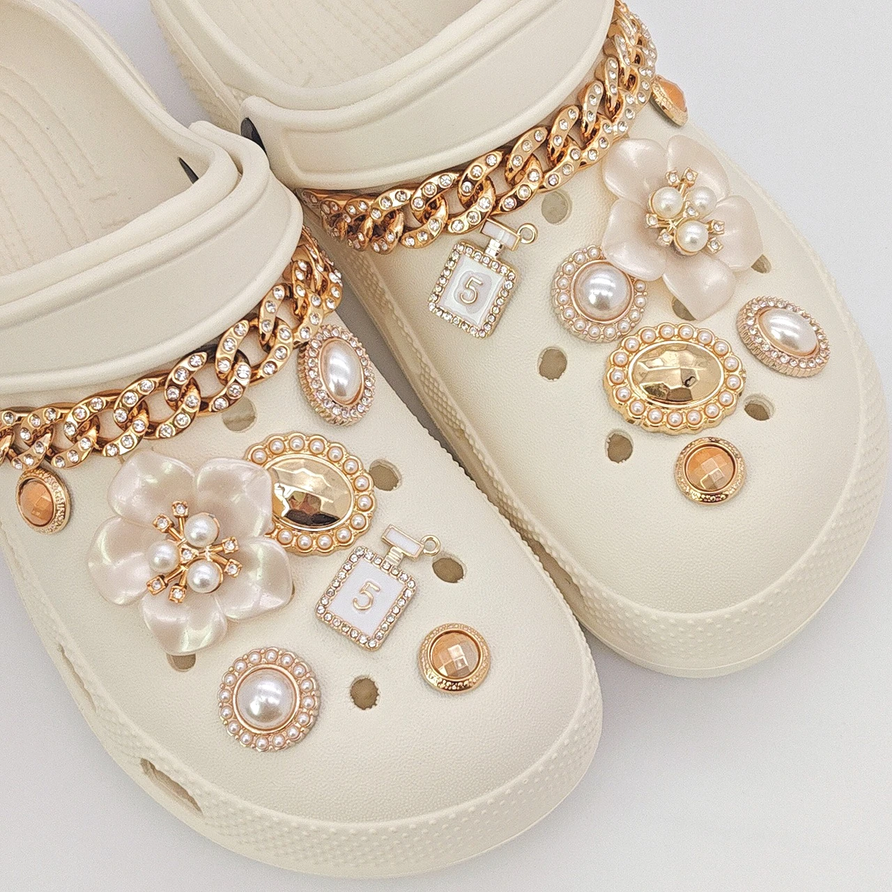 Chic Shoe Charms for Crocs Golden Floral Pearl Decoration Set Women Shoes Accessories Vintage Charms Wedding Party Slipper Decor
Chic Shoe Charms for Crocs Golden Floral Pearl Decoration Set Women Shoes Accessories Vintage Charms Wedding Party Slipper Decor