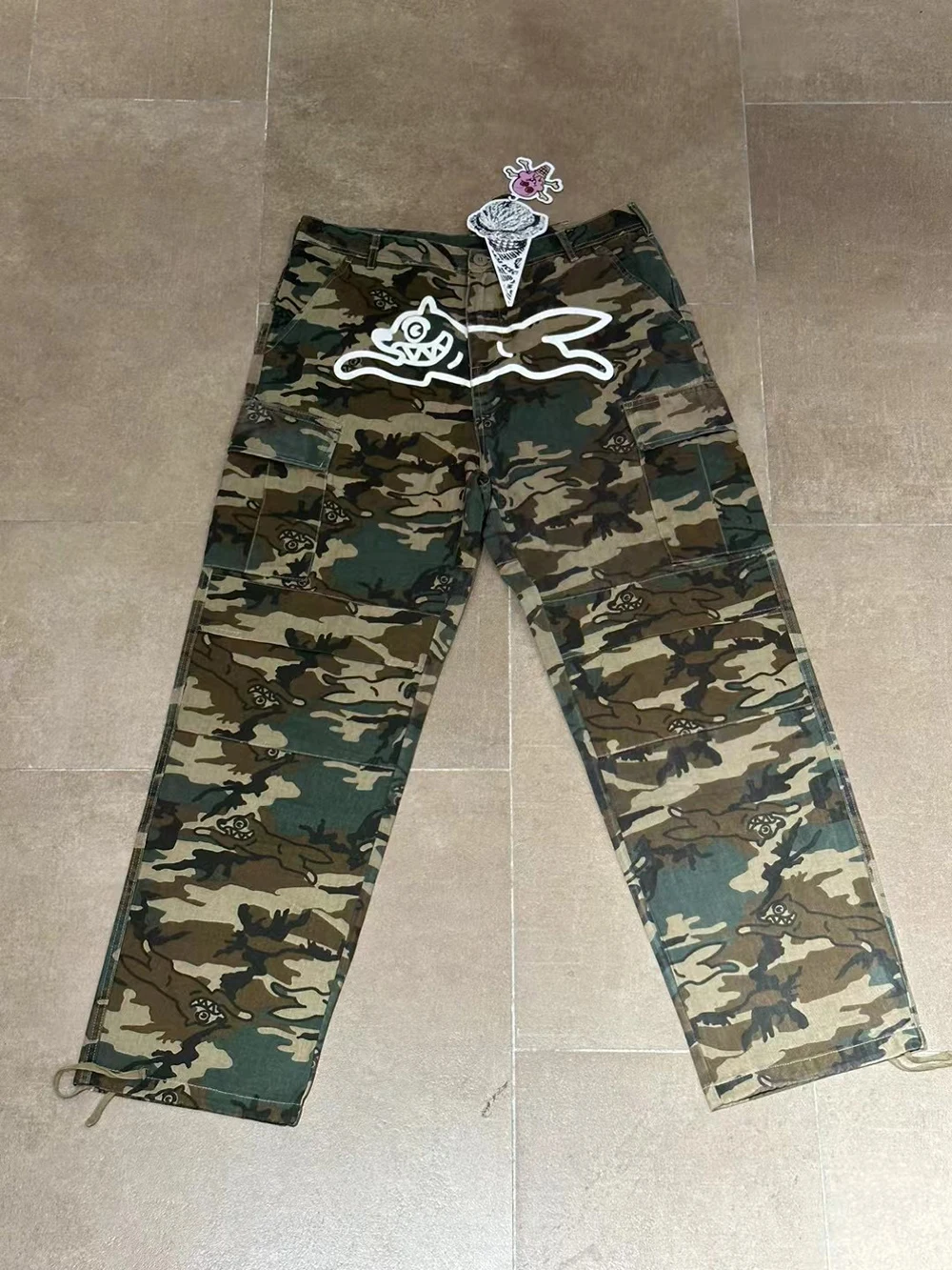 American Style Icecream Running Dog Camouflage Logo Print Pants Men's High Quality Casual Straight Wide Leg Trousers Cargo Pants
American Style Icecream Running Dog Camouflage Logo Print Pants Men's High Quality Casual Straight Wide Leg Trousers Cargo Pants