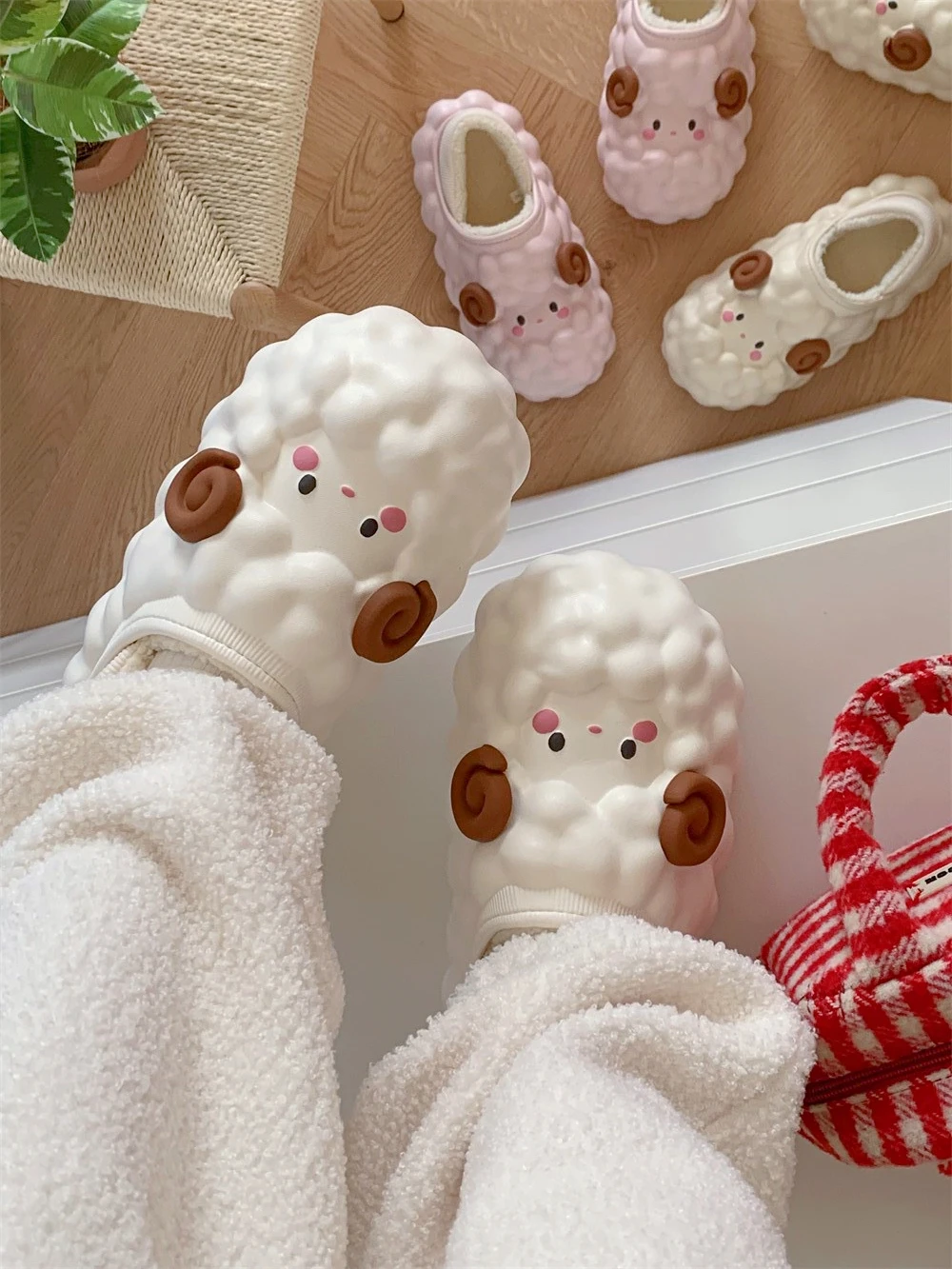 Parent-child Lamb Heel Cotton Home Shoes With Waterproof And Warm Plush Slippers Wearing Plush Man Women Household Shoes
Parent-child Lamb Heel Cotton Home Shoes With Waterproof And Warm Plush Slippers Wearing Plush Man Women Household Shoes