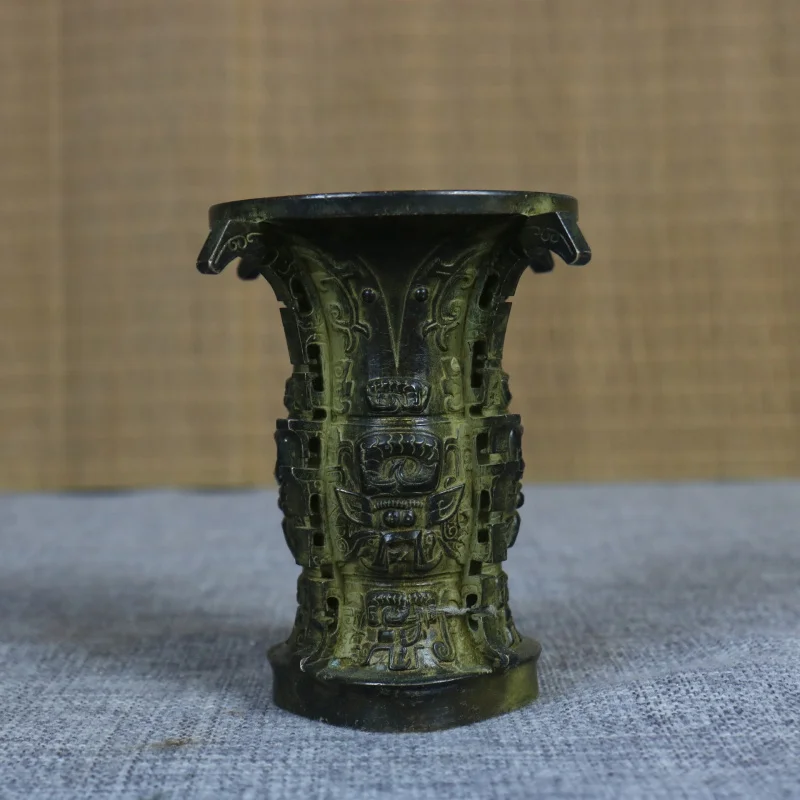 Vintage , He from the Western Zhou Period, Decorative Ornament, Sifang Sheep , Antique Zun Cup
Vintage , He from the Western Zhou Period, Decorative Ornament, Sifang Sheep , Antique Zun Cup