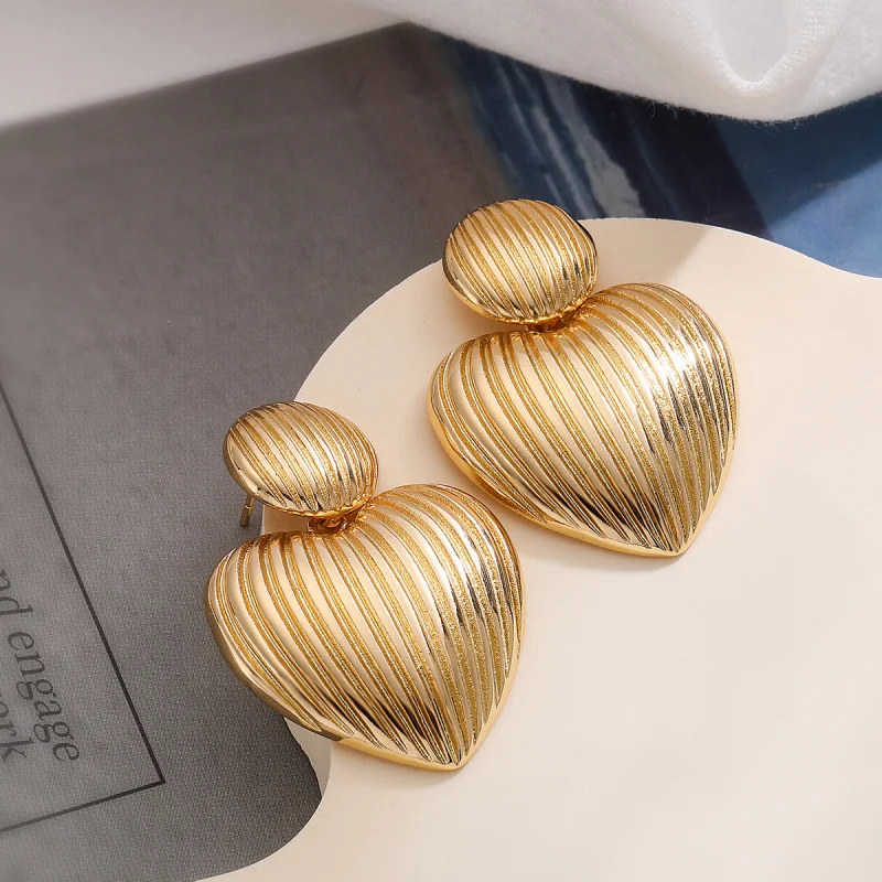European and American Style Copper Plated 18K Gold Heart Geometric Versatile Earrings for Women, Internet Celebrity Niche High-e
European and American Style Copper Plated 18K Gold Heart Geometric Versatile Earrings for Women, Internet Celebrity Niche High-e
