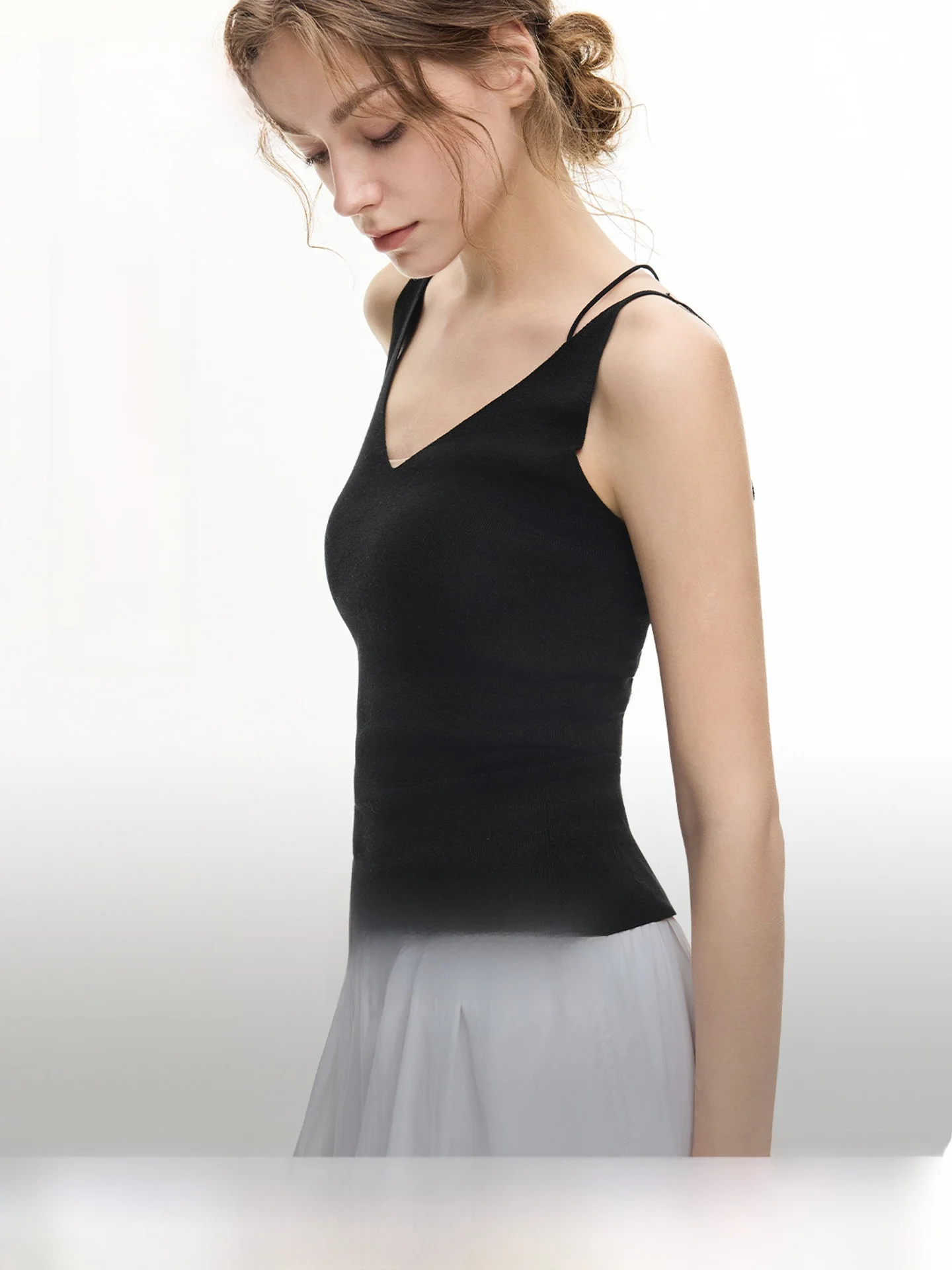 ELLE Women's Double Strap Vest Cool Sensation Inner Wear Summer 2026 Fashion Design Sensation Base Shirt Breathable V-neck
ELLE Women's Double Strap Vest Cool Sensation Inner Wear Summer 2026 Fashion Design Sensation Base Shirt Breathable V-neck