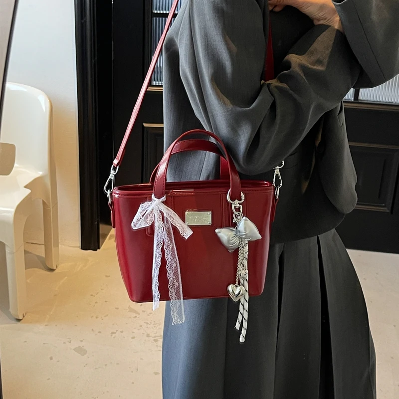 Women PU Elegant Tote Bag Large Capacity Stylish Crossbody Bag with Lace & Bow Pendant Simple Carrying Bag Daily Commuting Bag
Women PU Elegant Tote Bag Large Capacity Stylish Crossbody Bag with Lace & Bow Pendant Simple Carrying Bag Daily Commuting Bag