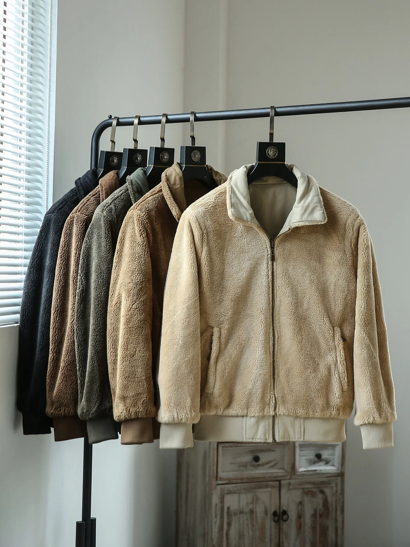 Men's Thiened Double-sided Wear American Retro Lamb Velvet Jaet Cotton Coat Warm Collar Zipper Closure Long Sve Regula...
Men's Thiened Double-sided Wear American Retro Lamb Velvet Jaet Cotton Coat Warm Collar Zipper Closure Long Sve Regula...