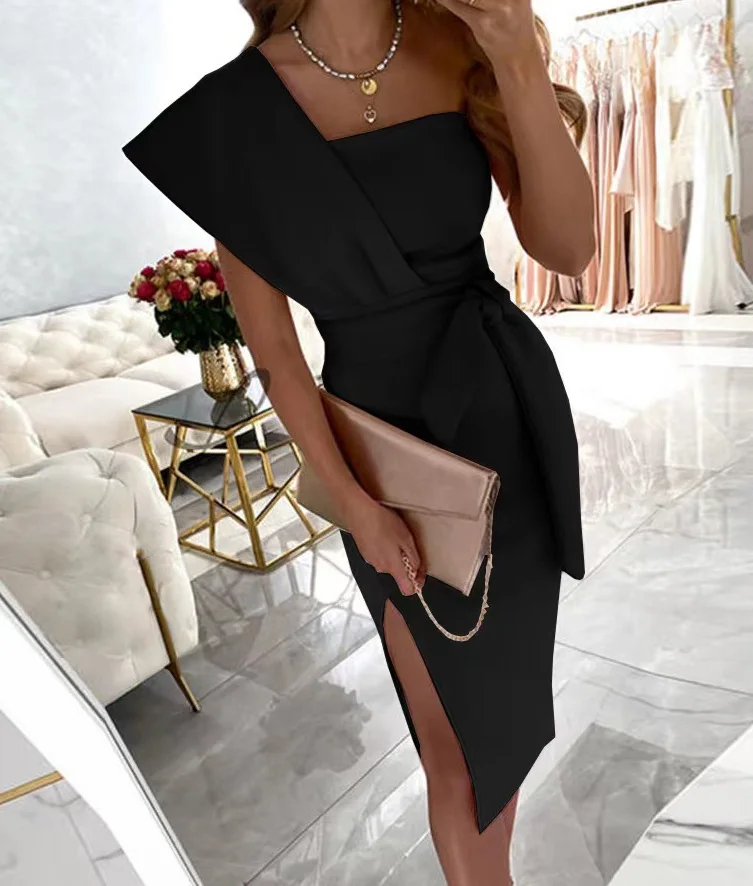 Elegant Womens Dress 2024 Solid Color Sleeveless One Shoulder Lace Up Waist Mid Length Slim Fit Red Open Slit Dress for Women
Elegant Womens Dress 2024 Solid Color Sleeveless One Shoulder Lace Up Waist Mid Length Slim Fit Red Open Slit Dress for Women