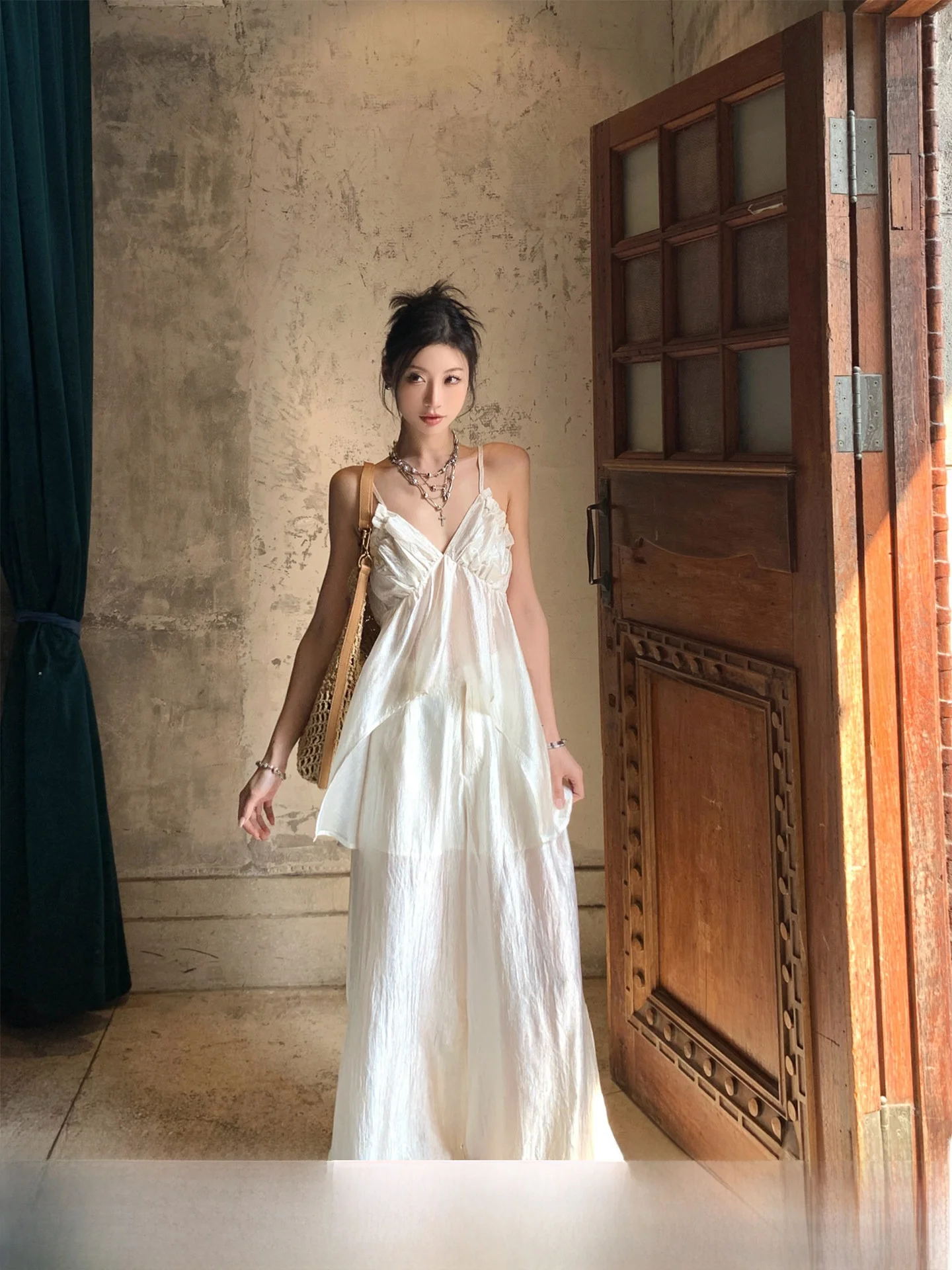 GV Big Brother Transparent White Water Women's Vacation Suit V-neck Strap Wide-leg Pants Spring New Versatile Women's Set
GV Big Brother Transparent White Water Women's Vacation Suit V-neck Strap Wide-leg Pants Spring New Versatile Women's Set
