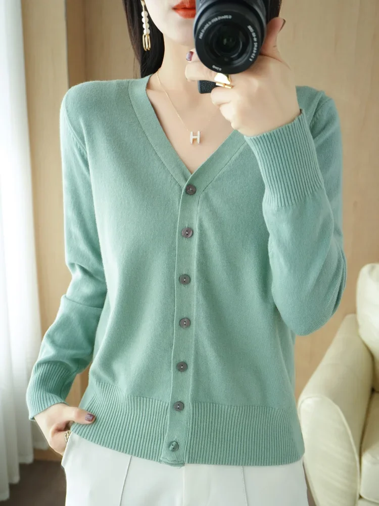 Women Knit Cardigan Autumn New Andy Cashmere V-Neck Fashion Button Sweater Comfortable Loose Casual Knitwear Outwear
Women Knit Cardigan Autumn New Andy Cashmere V-Neck Fashion Button Sweater Comfortable Loose Casual Knitwear Outwear