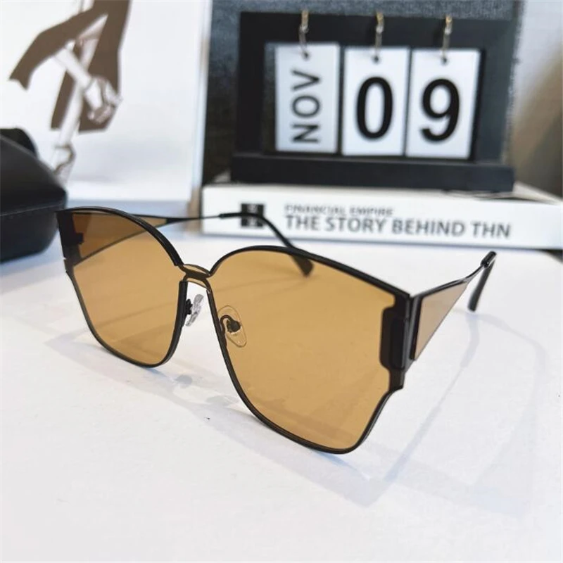 Women with tawny metal large frame cat-eyes Women's glasses Silver plated reflectors Casual sunglasses men
Women with tawny metal large frame cat-eyes Women's glasses Silver plated reflectors Casual sunglasses men