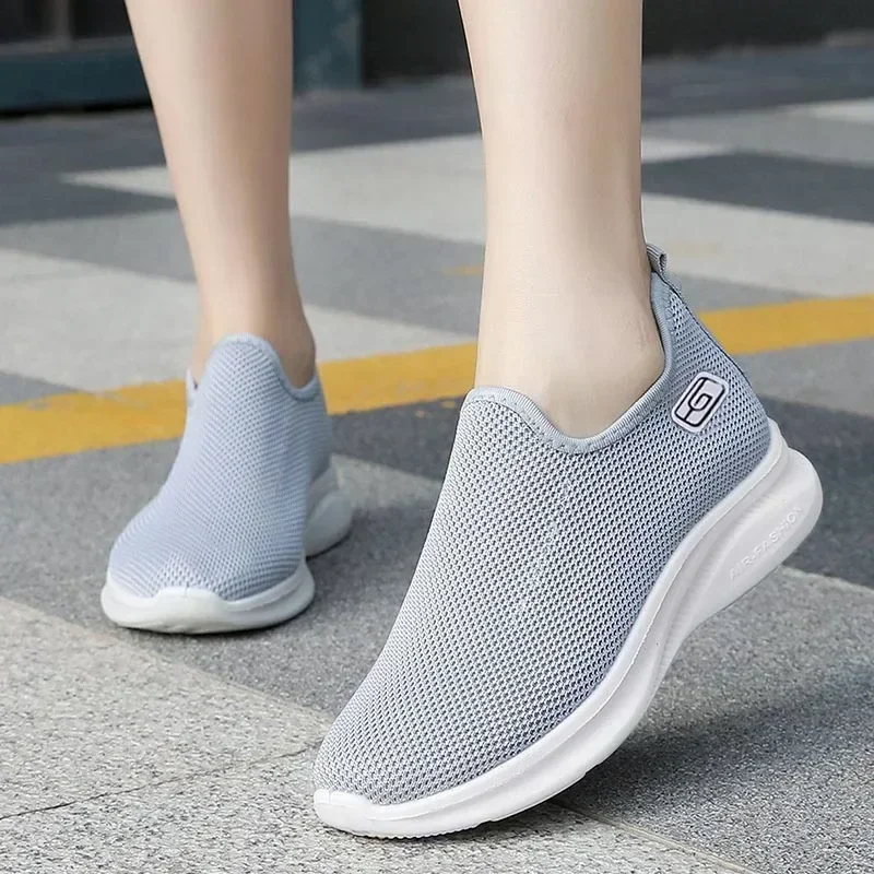 Spring and Summer New Outdoor Soft-soled Casual Women's Shoes Breathable Soft-soled Lightweight Mesh Casual Sports Running Shoes
Spring and Summer New Outdoor Soft-soled Casual Women's Shoes Breathable Soft-soled Lightweight Mesh Casual Sports Running Shoes