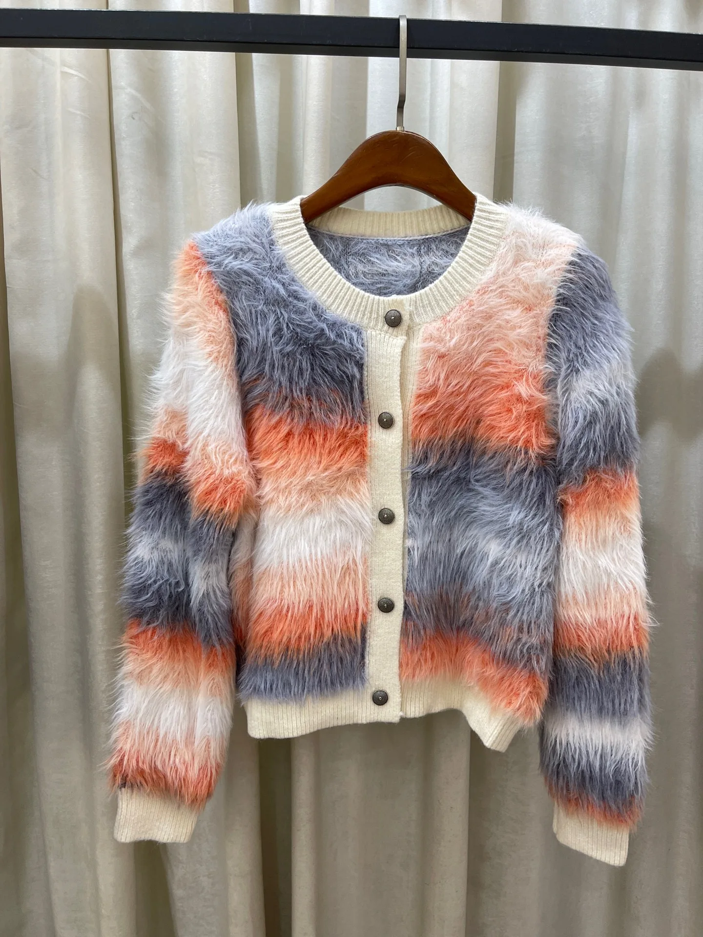 Autumn Winter New Women's High Quality Knitted Round Neck Cardigan Gradient Color Fashionable Versatile Wool Sweater Coat N447
Autumn Winter New Women's High Quality Knitted Round Neck Cardigan Gradient Color Fashionable Versatile Wool Sweater Coat N447