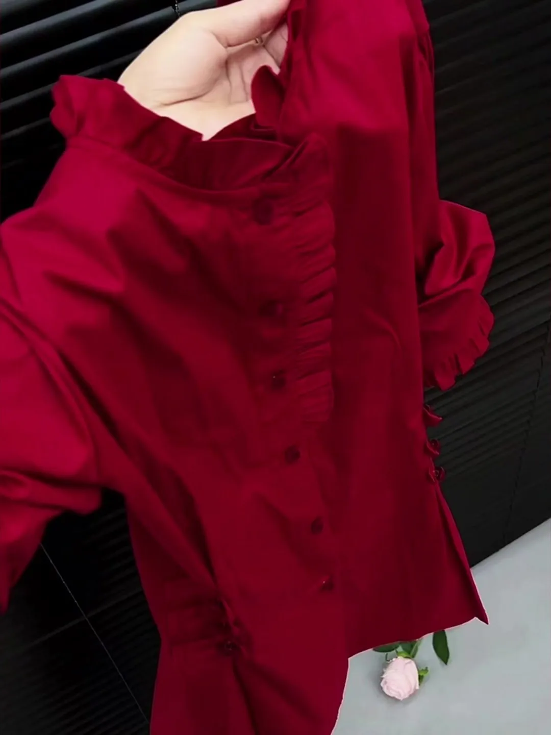 Red Loose Long Sleeve Shirt with Wood Grain Ruffle Design Gentle Fashionable Top for Autumn Winter Versatile Stylish New Arrival
Red Loose Long Sleeve Shirt with Wood Grain Ruffle Design Gentle Fashionable Top for Autumn Winter Versatile Stylish New Arrival