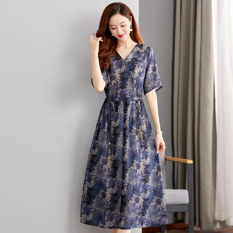 Women's silk dress, printed, V-neck, tie waist, elegant, casual, breathable, thin, 2025 spring and summer new style
Women's silk dress, printed, V-neck, tie waist, elegant, casual, breathable, thin, 2025 spring and summer new style