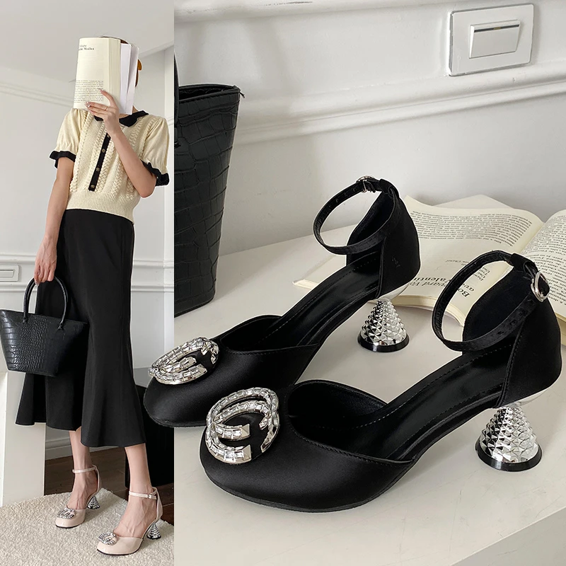 High Appearance Level Chunky Rhinestones Sexy Elegant Hollow Fashion All Comfortable Non-slip Breathable Women's Single Shoes
High Appearance Level Chunky Rhinestones Sexy Elegant Hollow Fashion All Comfortable Non-slip Breathable Women's Single Shoes