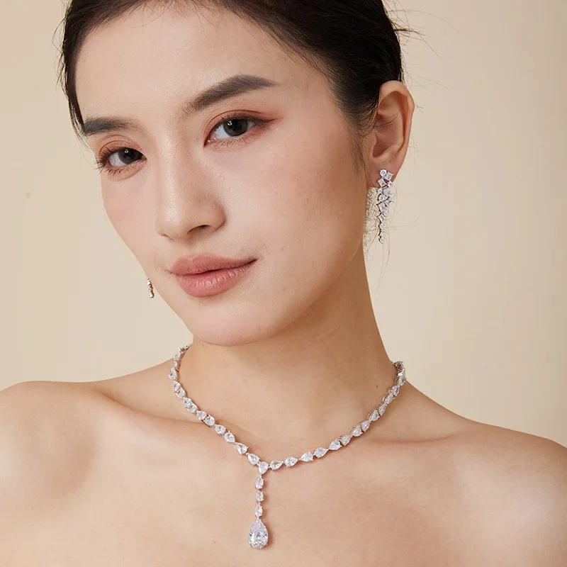 2025 New Fashionable Classic Water Drop Necklace, Social Celebrity Evening Dress, Clavicle Chain, Women's Date, Fashion Party
2025 New Fashionable Classic Water Drop Necklace, Social Celebrity Evening Dress, Clavicle Chain, Women's Date, Fashion Party
