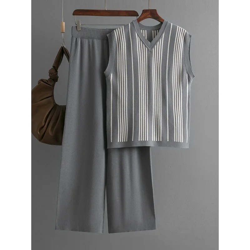 2024 Summer Two-piece Sets Women's Striped V-neck Sleeveless Knitted Vest Solid Color Wide Leg Pants New Casual Pants Suits
2024 Summer Two-piece Sets Women's Striped V-neck Sleeveless Knitted Vest Solid Color Wide Leg Pants New Casual Pants Suits