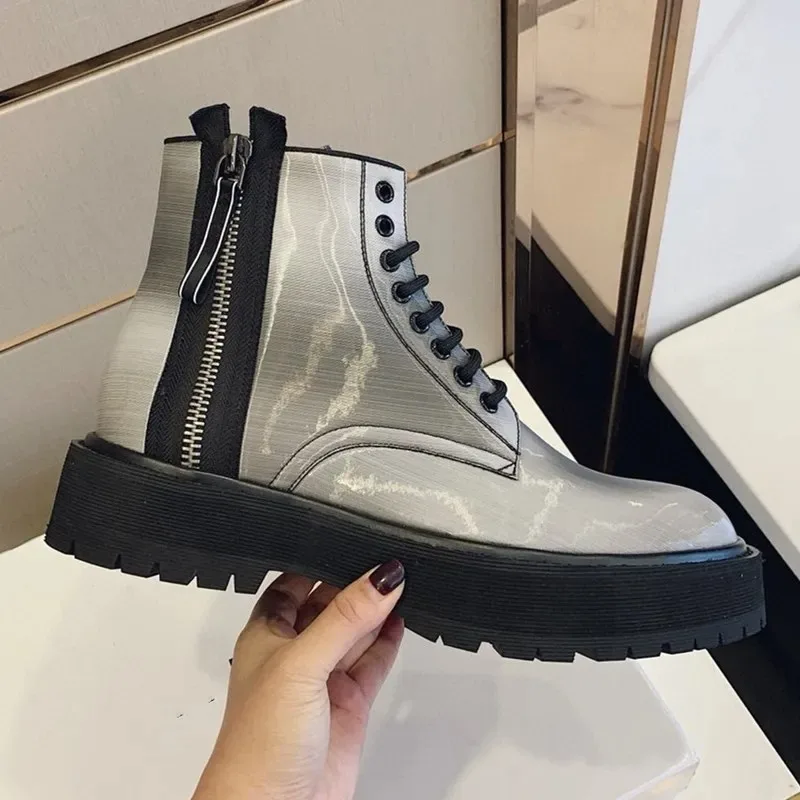 2024 Spring and Autumn New Men's Genuine Leather High Top Shoes Casual Short Boots Lace-up Bright High Top Shoes
2024 Spring and Autumn New Men's Genuine Leather High Top Shoes Casual Short Boots Lace-up Bright High Top Shoes